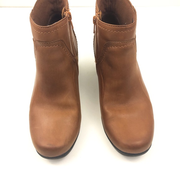 Sold Clark’s Brown leather ankle booties size 8 - Picture 3 of 10